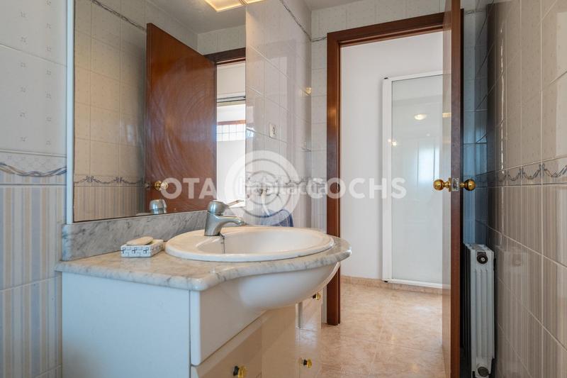 Foto 4cec7db3-56e8-46db-a77b-58a9a2cebb1e. Xalet amb aparcament a Llevant Reus