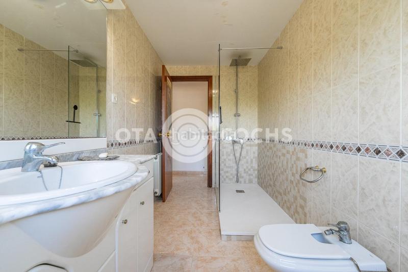 Foto a2d1b140-196d-49b2-991a-31d21b7684af. Xalet amb aparcament a Llevant Reus