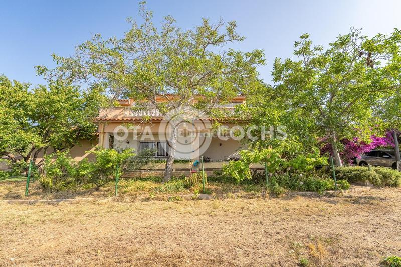 Foto ad469b7f-3853-42a3-bb17-267c5a14a59e. Xalet amb aparcament a Llevant Reus