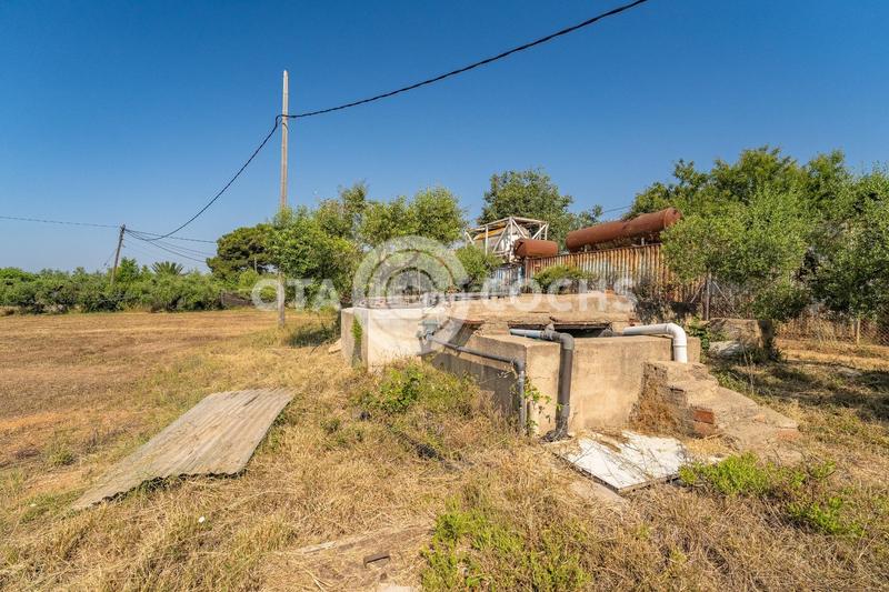 Foto c13af61f-71f9-40d5-a71f-7fd29e8b816b. Xalet amb aparcament a Llevant Reus