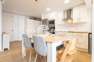 Appartement  Calle bernat de cabrera de. Precioso piso reformado de 3 habitaciones en carrer bernat de ca