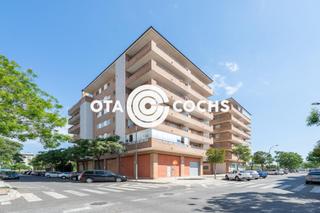 Flat  Manuel hugue. Piso de 4 habitaciones 2 baos y 2 plazas parking