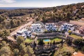 Casa a schiera  Carrer galaupes. En venta precioso adosado con ascensor de 4 habitaciones en riud