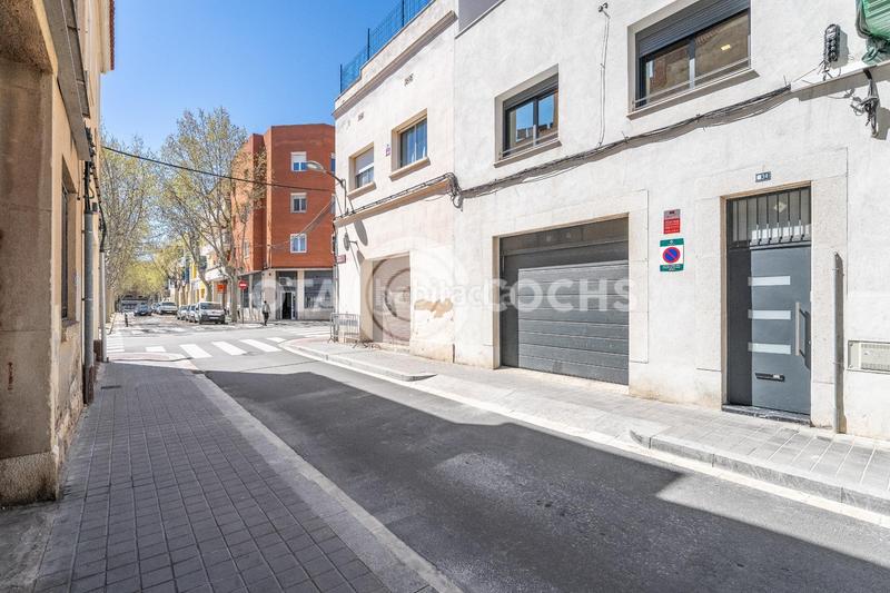 Foto b8af1f96-18e0-4dc0-8f3f-7f309bf6ac8c. Casa adossada amb aparcament a Centre Reus