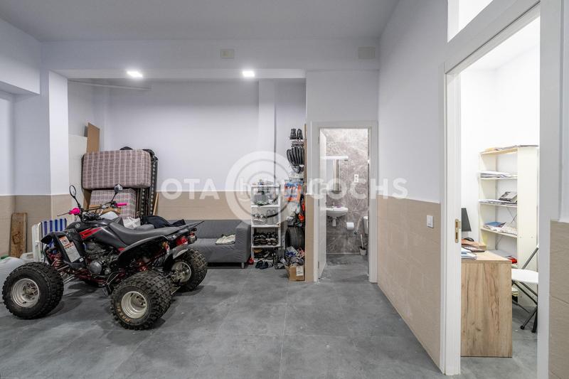 Foto f92b1386-8637-4ebe-98eb-b7dd997d47ff. Casa adossada amb aparcament a Centre Reus