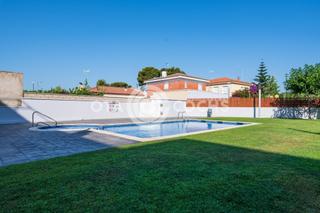 Piso  Antoni planas i marca. Exclusivo bajo de 3 habitaciones en reus