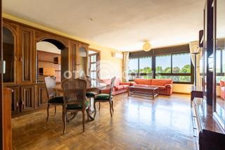 Appartement  Roger de belfort. Piso de 4 habitaciones y parking en reus