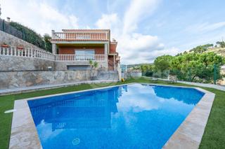 Chalet  Partida de les serres. Exclusivo chalet en castellvell del camp