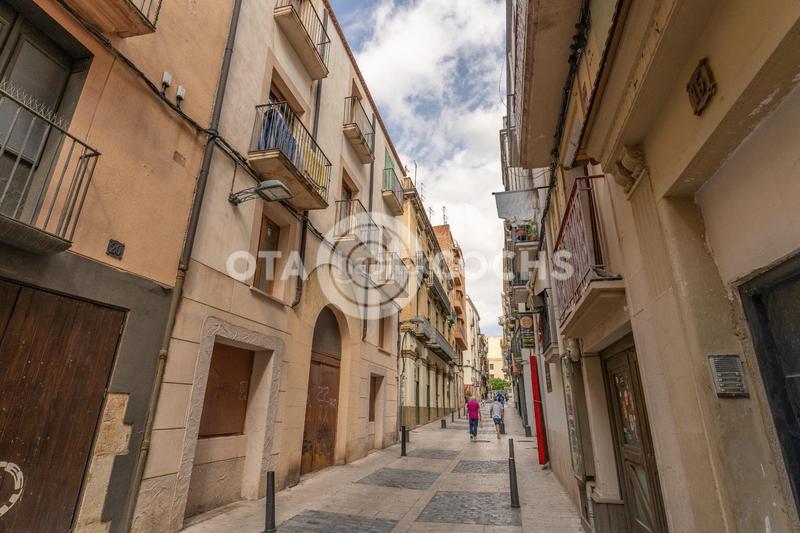 Foto 1cfd0211-cfcf-4c9b-b73a-c6883a85cae9. Edificio  para invertir en el corazon en Centre Reus