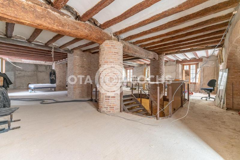 Foto 3b8a31d1-e0a2-433c-ae1a-ea81a235cceb. Edificio  para invertir en el corazon en Centre Reus