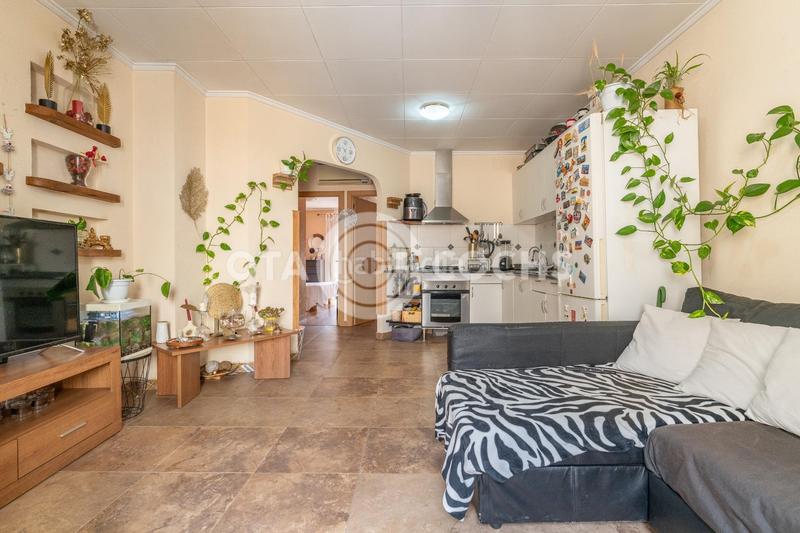 Foto 57d7bcb7-5c84-4739-8f84-468317a1c400. Edificio  para invertir en el corazon en Centre Reus