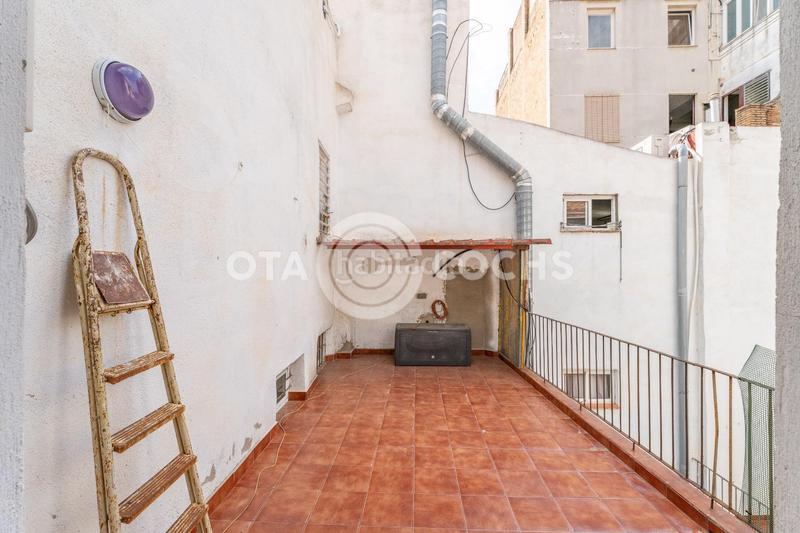 Foto 9347a9da-3d8a-4a80-aacd-22eeba81700e. Edificio  para invertir en el corazon en Centre Reus