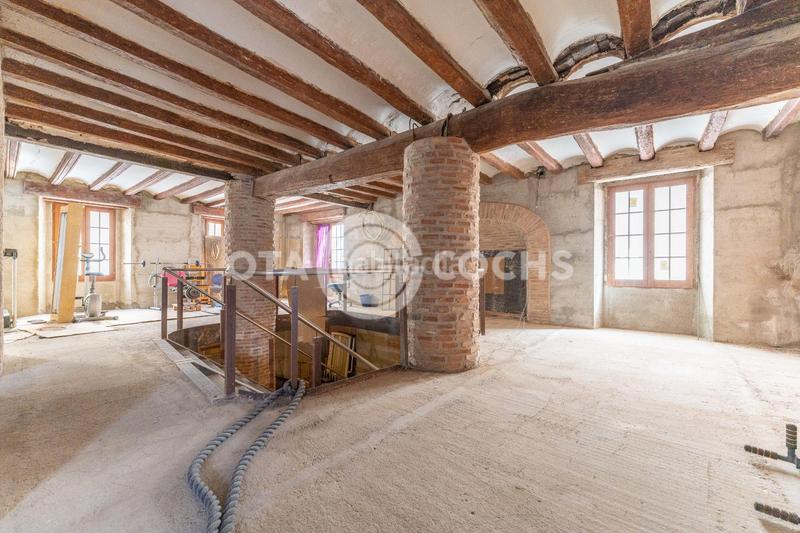 Foto f5a810ad-a306-47e7-b872-e0605a69a20b. Edificio  para invertir en el corazon en Centre Reus