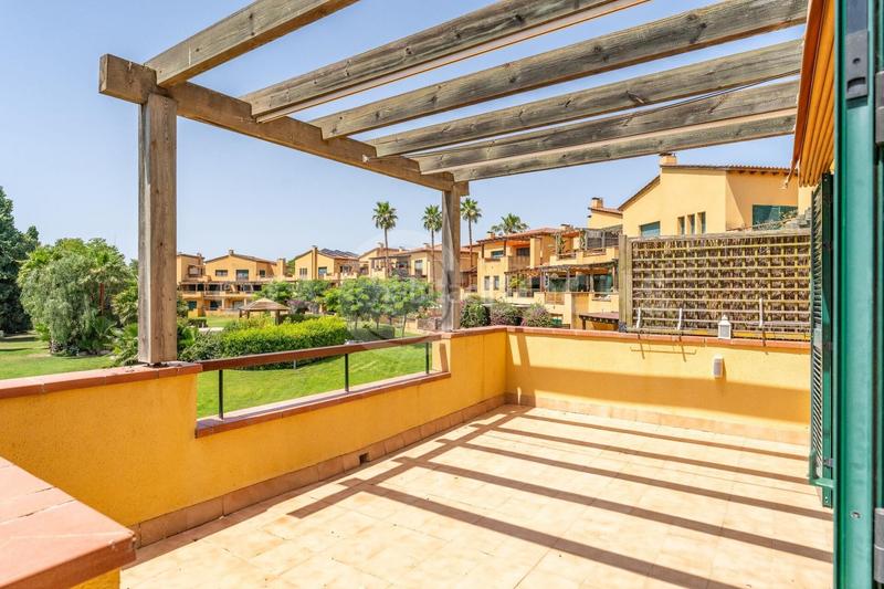 Foto d8db0cfb-b3e9-4e0b-abcb-9eff8efe20e7. Zweistöckige wohnung mit heizung parking pool in Migjorn Reus