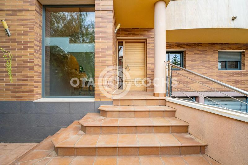 Foto 0174cac6-0ade-4975-b0b5-dd265e78a710. Reihenhaus mit heizung parking in Mestral Reus