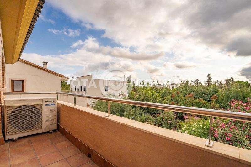 Foto 12b37d13-06d3-42c7-9bd5-5efd349c4e0b. Reihenhaus mit heizung parking in Mestral Reus