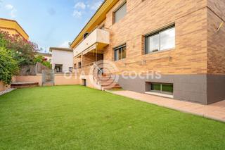 Reihenhaus  Carrer brugent. Adosado de 4 habitaciones en calle brugent