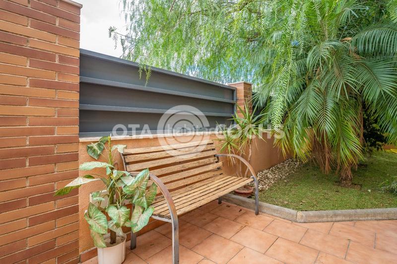 Foto b078d051-a240-4f6f-ac5a-560bdbc2be37. Reihenhaus mit heizung parking in Mestral Reus