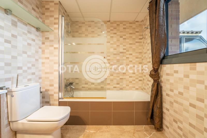 Foto ce72cbfe-17d0-48d9-902c-989feac3944a. Reihenhaus mit heizung parking in Mestral Reus