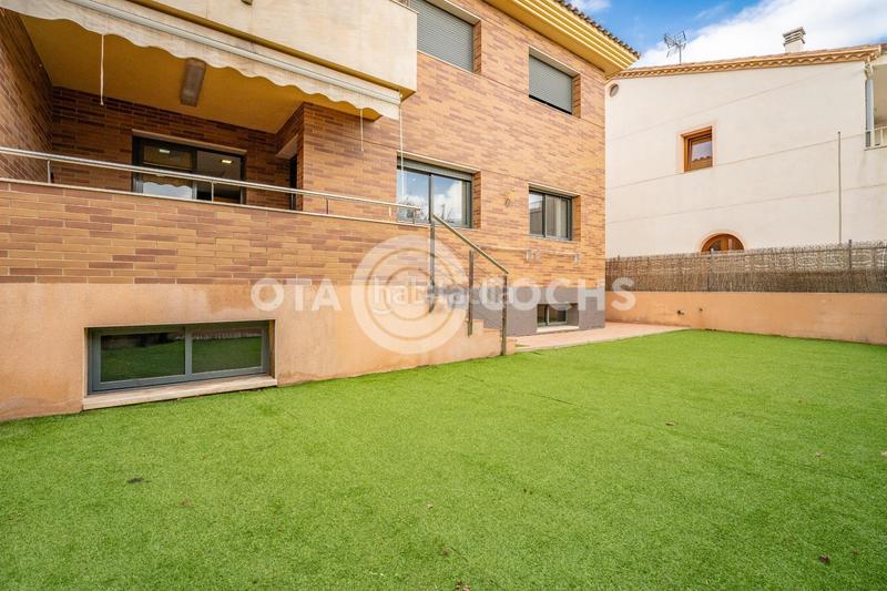 Foto e36acb67-36a1-46ba-8713-bb57b7030ae1. Reihenhaus mit heizung parking in Mestral Reus