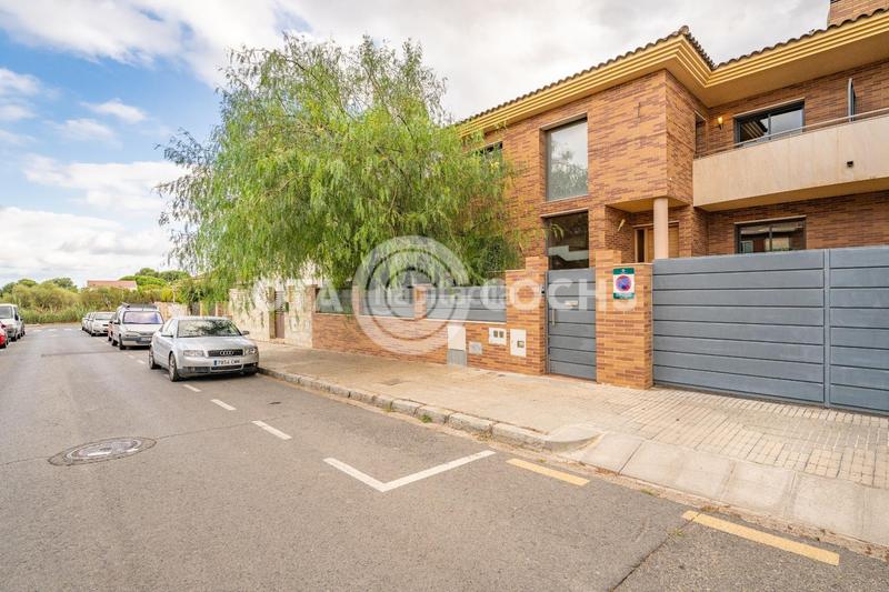 Foto e51fe6eb-dac0-43ef-8808-0c6d7d96e7be. Reihenhaus mit heizung parking in Mestral Reus