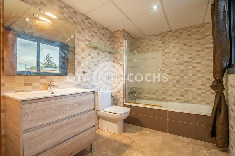 Foto e9da3f6b-d527-4fb9-b907-58b014f8fb70. Reihenhaus mit heizung parking in Mestral Reus