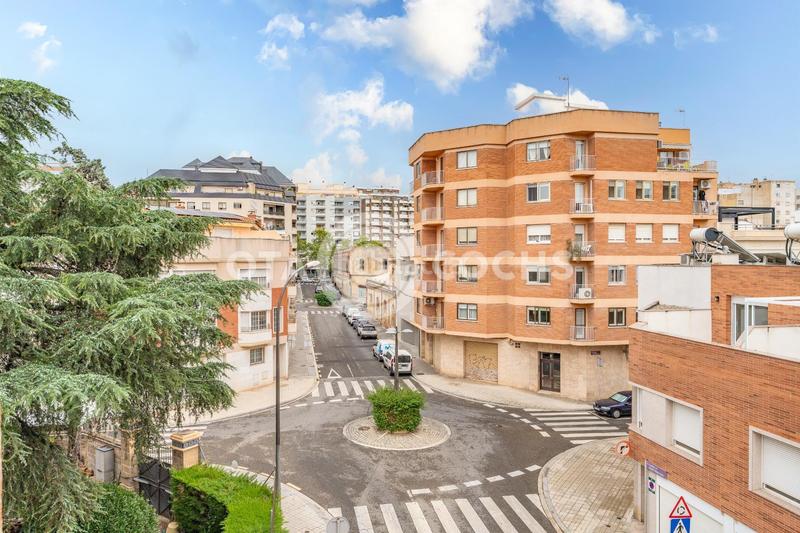 Foto 2ea54596-6e81-4fd6-acfa-b0278800f430. Piso en venta piso totalmente reformado en jacint verdaguer en Reus