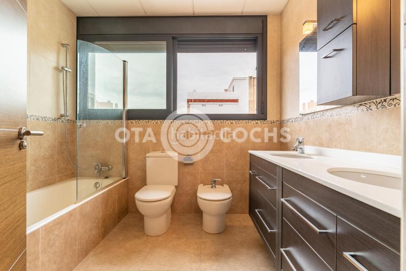 Foto f7b4f974-ade9-4142-bf08-e07f2ad1c703. Piso en venta piso totalmente reformado en jacint verdaguer en Reus