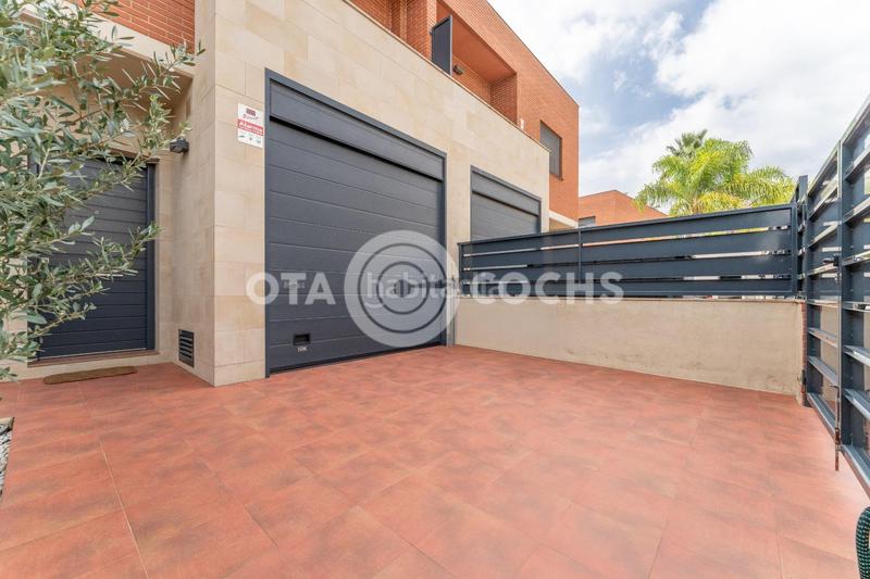 Foto 521a0a34-3420-4c63-bddb-f28266d3694e. Casa adosada en venta exclusivo chalet adosado en Reus