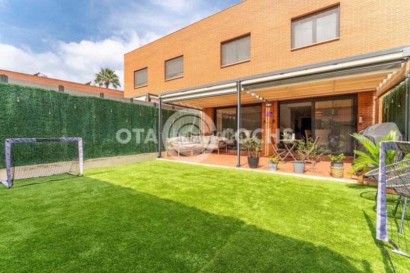 Foto c922ee90-16a7-4827-9d13-476d7f6b070e. Casa adosada en venta exclusivo chalet adosado en Reus