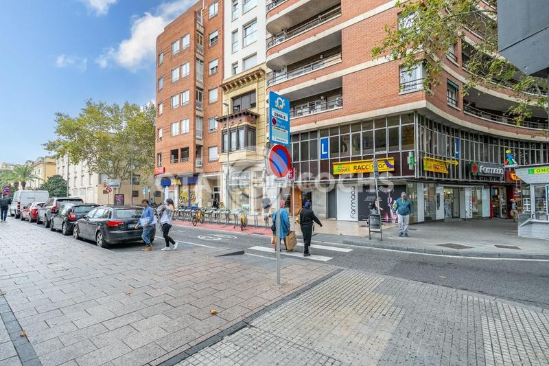 Foto 5d907388-cb5a-4f08-bade-8e43465e3870. Piso  a reformar en calle sant joan ! en Centre Reus