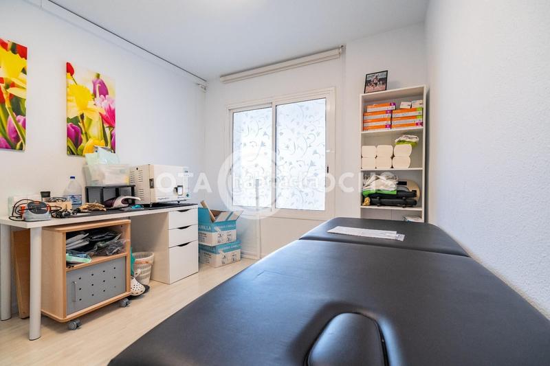 Foto 7b482f2d-f14e-477a-bcd1-8839768f0ae9. Piso  a reformar en calle sant joan ! en Centre Reus