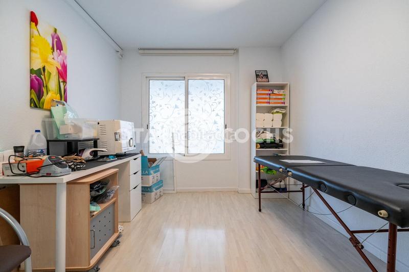 Foto aa279d16-8ec4-44ec-8352-a1a7985a1817. Piso  a reformar en calle sant joan ! en Centre Reus