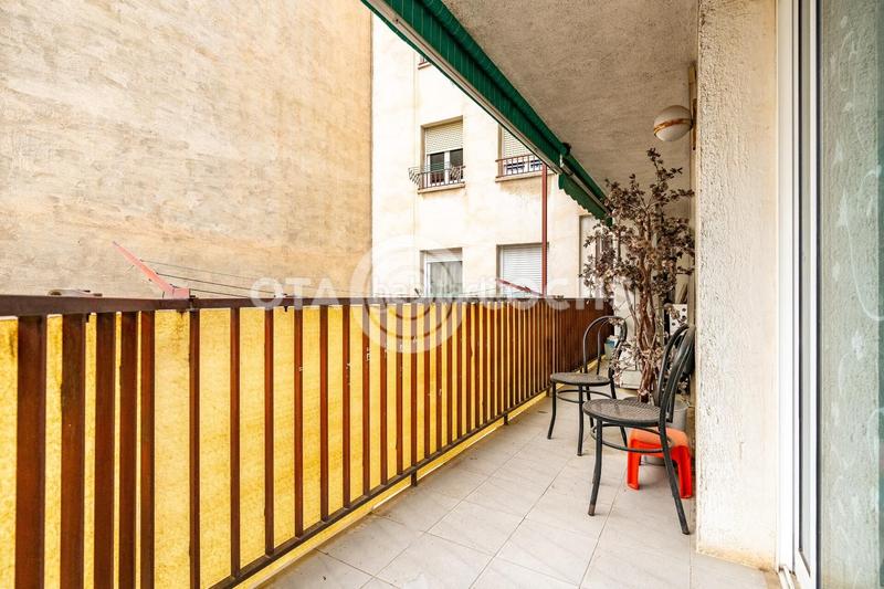 Foto bbf02292-052c-4dd0-b5d0-0bccaebaead6. Piso  a reformar en calle sant joan ! en Centre Reus