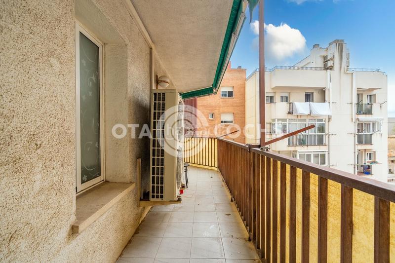 Foto e11d5446-4c54-451f-8b21-4ba9315c9591. Piso  a reformar en calle sant joan ! en Centre Reus