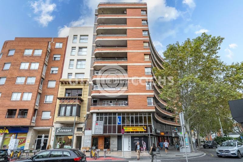 Foto ff1d7f1e-a874-4842-b84f-de4f68f6ea48. Piso  a reformar en calle sant joan ! en Centre Reus