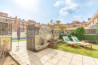 Etagenwohnung  Calle frederic soler. Magnifico piso con terraza, parking y piscina comunitaria en la