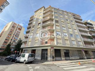 Lloguer Pis  Carrer frederic soler. Amplio piso de 5 habitaciones en alquiler con parking en reus