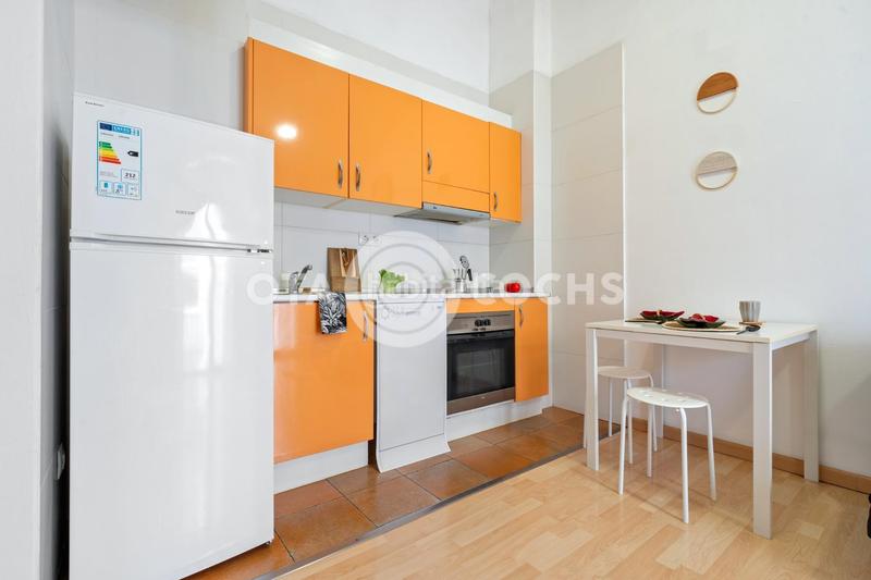 Foto 0ab96b8d-fe34-4efb-9510-e8ddbeccf479. Piso  en calle santa teresa en Centre Reus