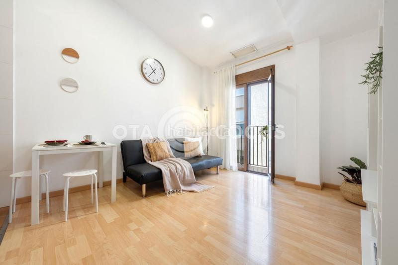 Foto 7777cdb8-8d93-4b49-938f-3eaaee5600c5. Piso  en calle santa teresa en Centre Reus