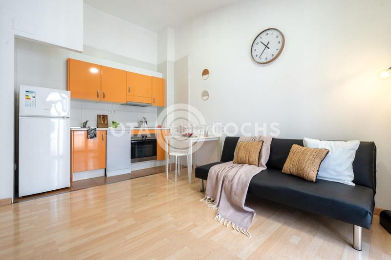 Foto a23d9f3f-f293-4a7f-bb1e-86dc1a0ae1bc. Piso  en calle santa teresa en Centre Reus