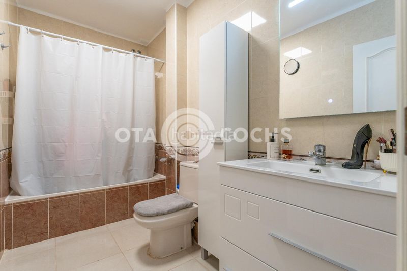 Foto f4c60446-0147-4aa5-bf3f-efff2c1044a3. Casa adossada amb calefacció aparcament a Migjorn Reus