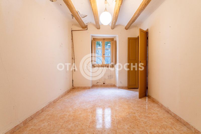 Foto a0b36fc1-ef94-40a3-b7e3-5f5c37f05931. Masía casa de pueblo para reformar en Riudecols