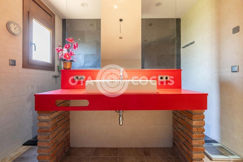 Foto a4e2f08c-1657-4cf3-841d-f1f25139d78a. Casa amb calefacció aparcament a Prades