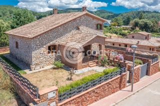 Maison  Carrer castanyer. Casa o chalet independiente en la calle castanyer de prades