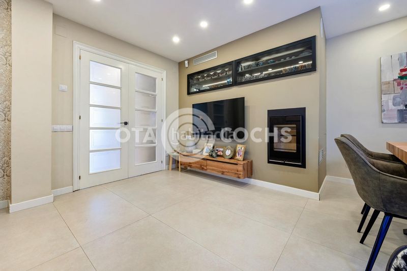 Foto 403f249b-6c5e-4133-9496-f44e3cac0518. Casa adossada amb calefacció aparcament piscina a Reus