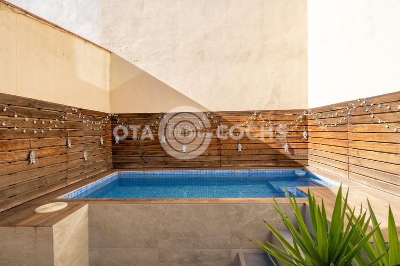 Foto af24c111-bb6d-441f-8bf6-84f9636ff99a. Casa adossada amb calefacció aparcament piscina a Reus