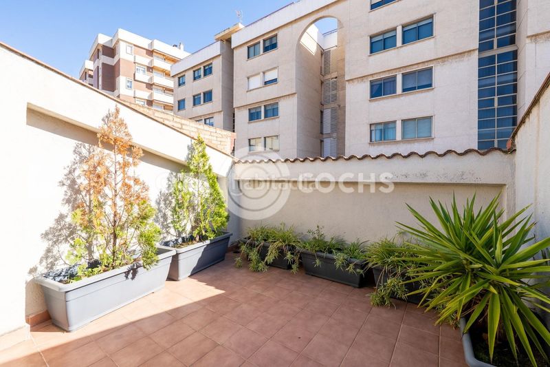 Foto b98b5396-10d4-4030-907e-655b9dff81a3. Casa adossada amb calefacció aparcament piscina a Reus