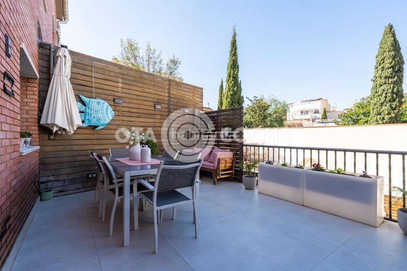 Foto bc1f4e42-37cc-481d-8933-8f858ca4715a. Casa adossada amb calefacció aparcament piscina a Reus