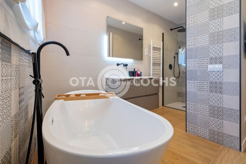 Foto db81d235-31b0-4a45-b4af-559eae80360a. Casa adossada amb calefacció aparcament piscina a Reus